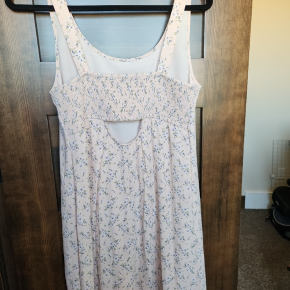 Sweet pink dress with small purple flowers - Picture 3 of 4